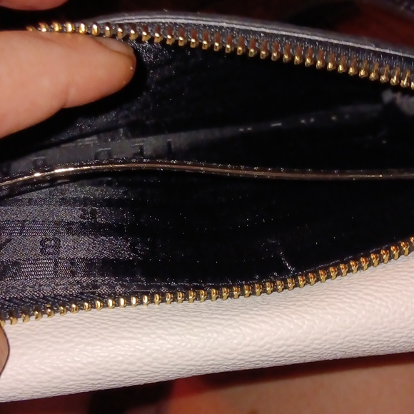 TED BAKER LONDON NWT NAVY FLORAL LEATHER CROSSBODY - Picture 9 of 11